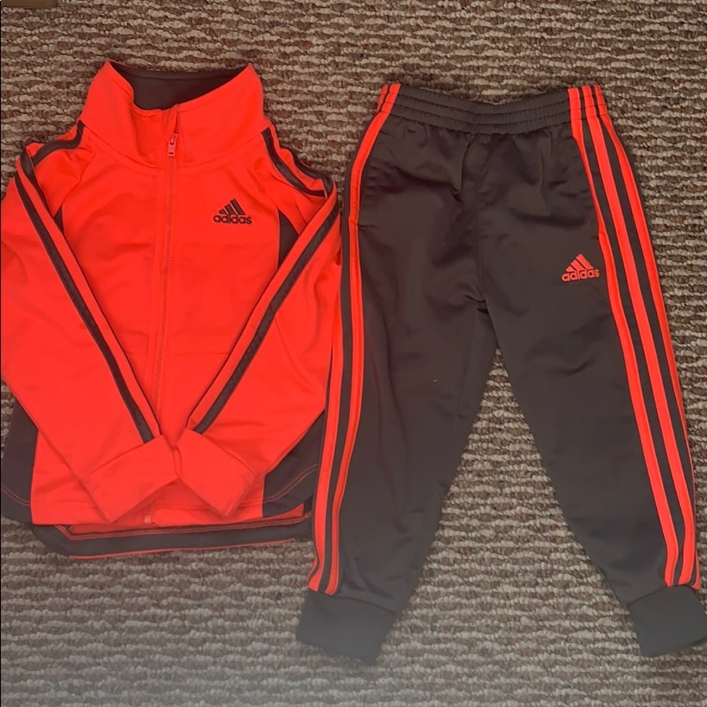 Adidas tracksuit (3T)